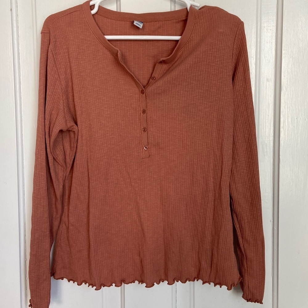 Long sleeve rib knit Henley tee, old navy. Size large.